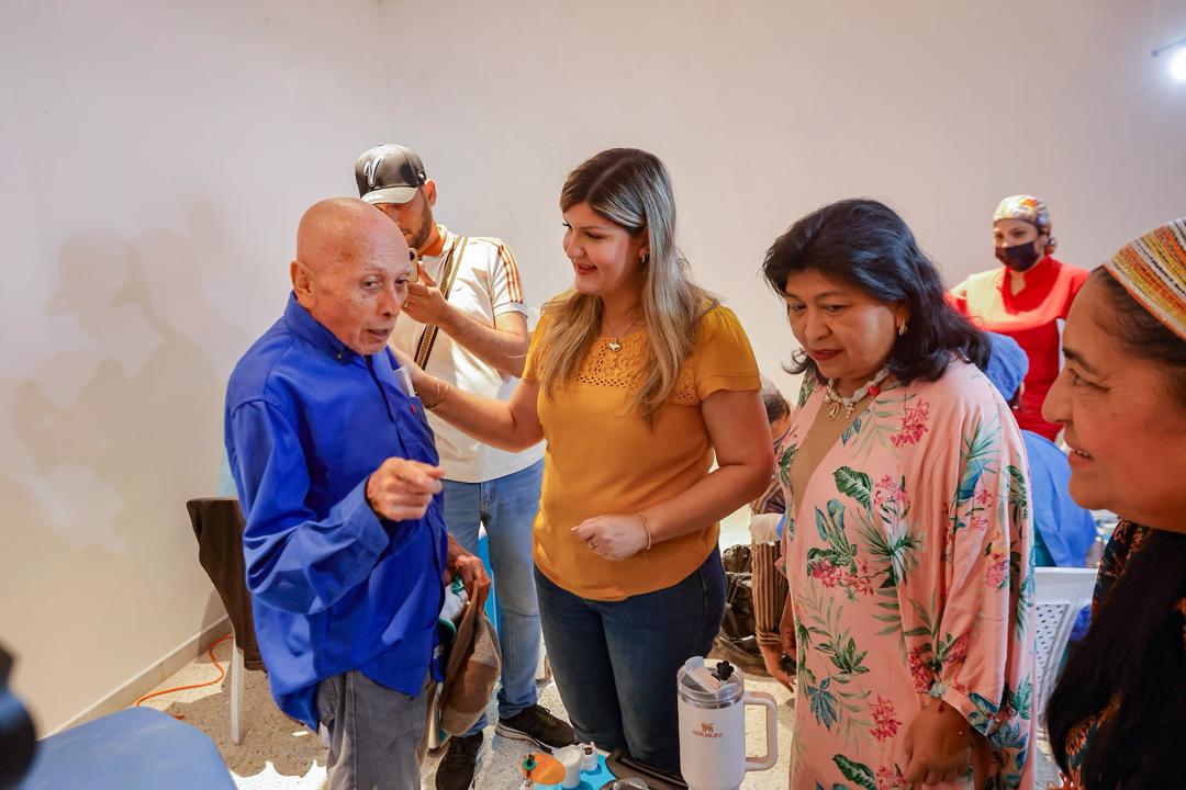 Primera dama Roselyn López de Caldera anuncia la creación de 21 casas de abuelo en el Zulia
