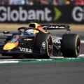 Max Verstappen logra la pole position en Gran Bretaña y va por la victoria