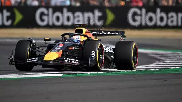 Max Verstappen logra la pole position en Gran Bretaña y va por la victoria