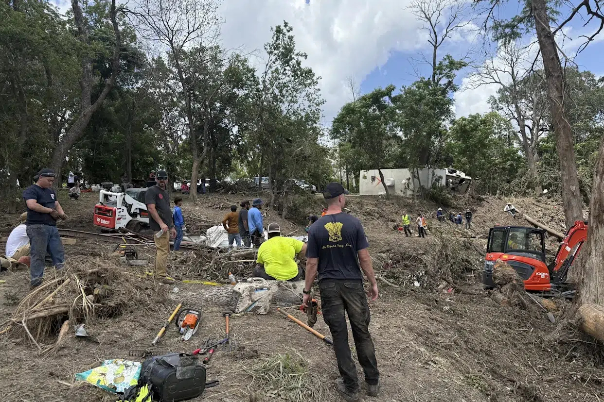 Suben a 120 los muertos por las devastadoras inundaciones en Texas