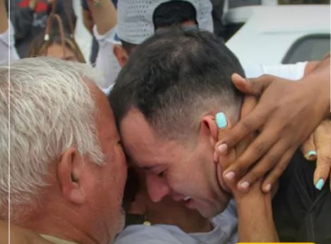 Maquillador volvió a su pueblo Capacho tras ser excarcelado del Cecot en El Salvador