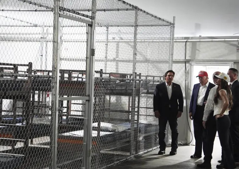 EEUU comienza a deportar a migrantes con vuelos desde ‘Alligator Alcatraz’ en Florida