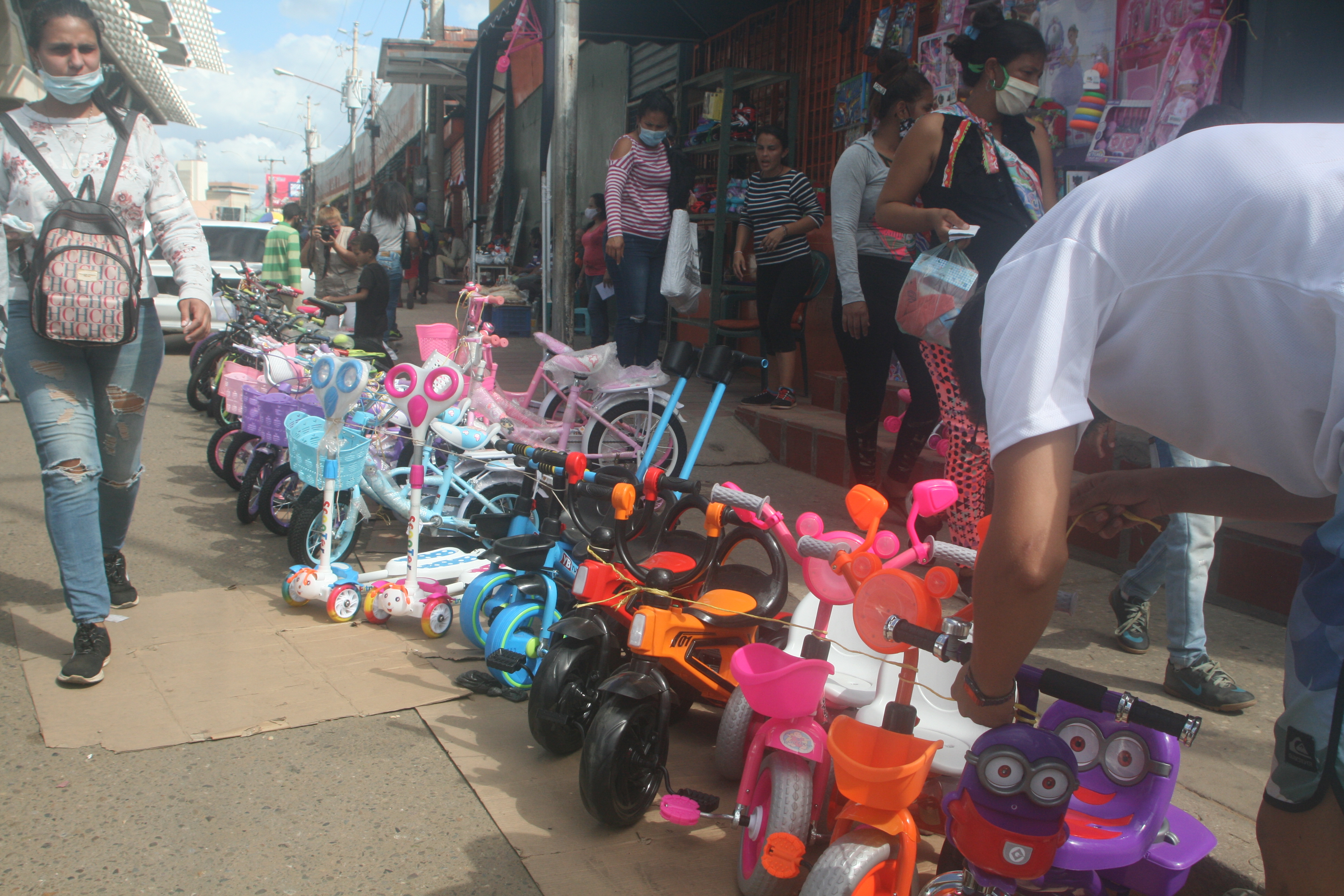 Comienza a sentirse el movimiento comercial ante la cercanía del Día del Niño