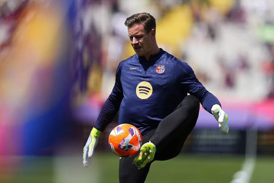 Szczesny renueva con el Barcelona por dos temporadas
