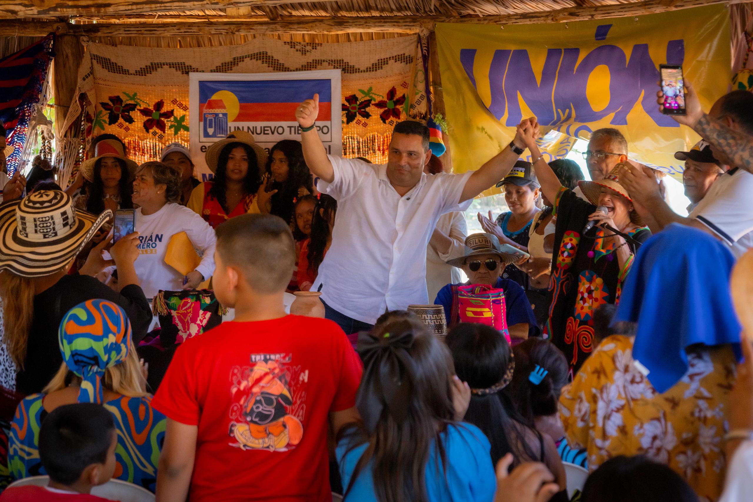 Adrián Romero recibe respaldo indígena en recorrido por tres parroquias del oeste de Maracaibo
