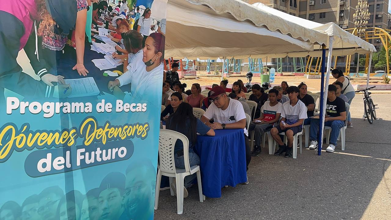 Más de 700 jóvenes se sumaron al censo del Programa de Becas Jóvenes Defensores del Futuro