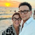 Jorge Luis Chacín de paseo en la playa con el amor de su vida: 