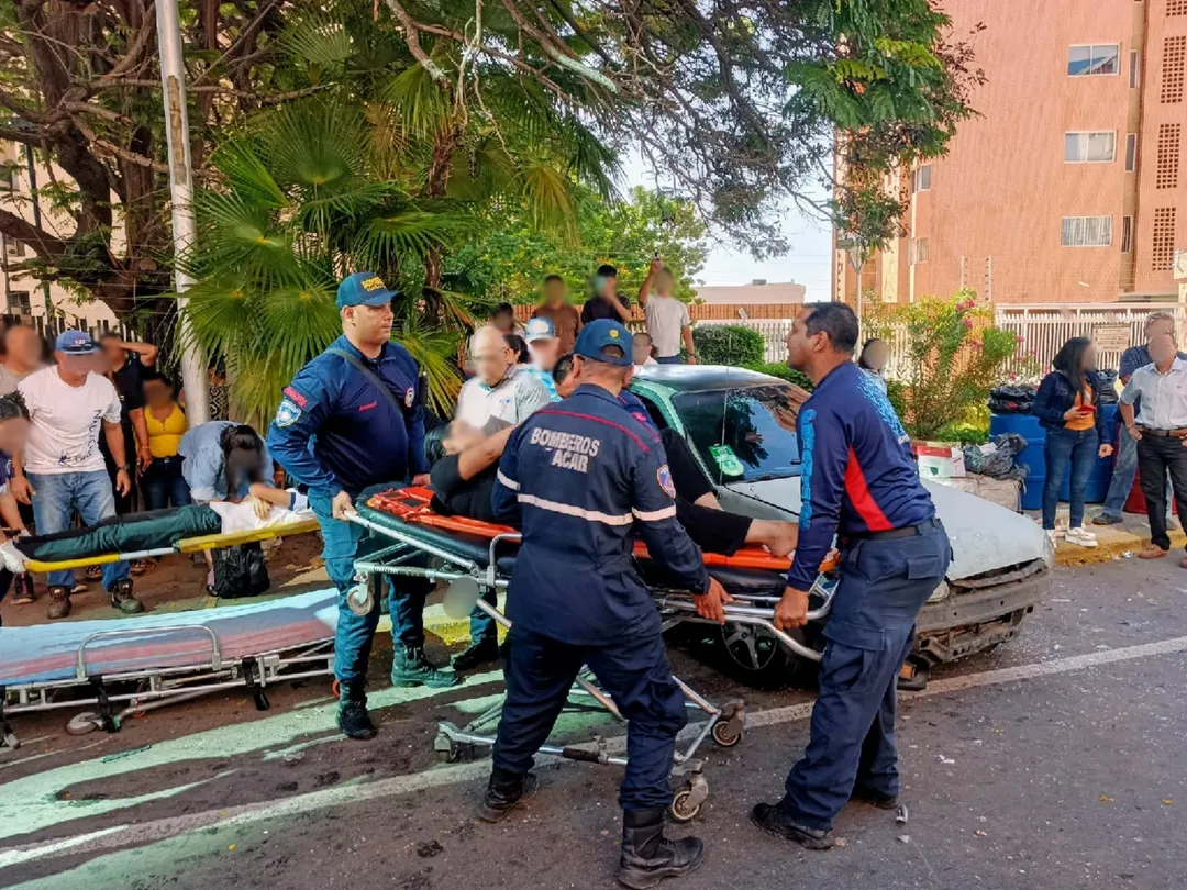 Cinco personas resultaron lesionadas tras colisión vehicular en El Milagro: Fueron atendidos por el Cuerpo de Bomberos de Maracaibo