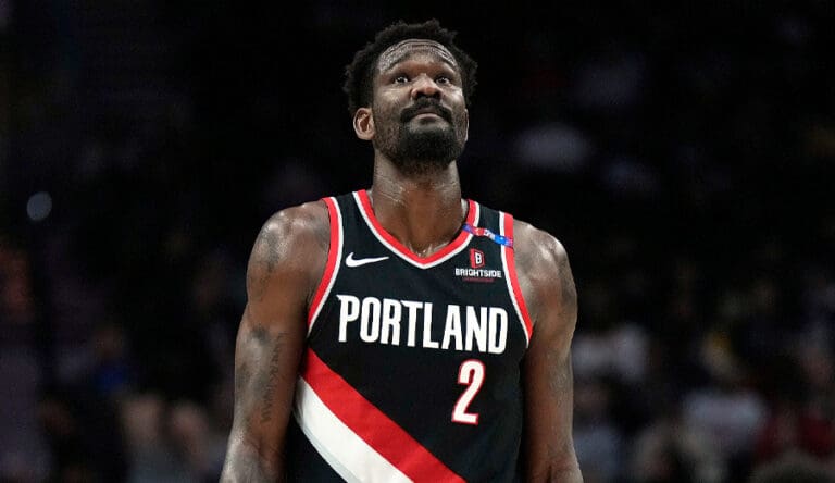 Deandre Ayton será nuevo jugador de Lakers de Los Ángeles