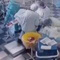 Médicos oncólogos continuaron operando a un paciente durante el terremoto de 8.8 en Rusia: Serán galardonados por su heroica labor