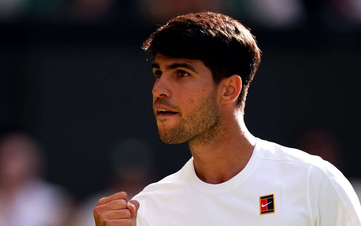 Carlos Alcaraz cumple con el favoritismo y accede a tercera ronda de Wimbledon