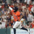 José Altuve llegó a los 17 jonrones y sigue escalando en la historia de la MLB