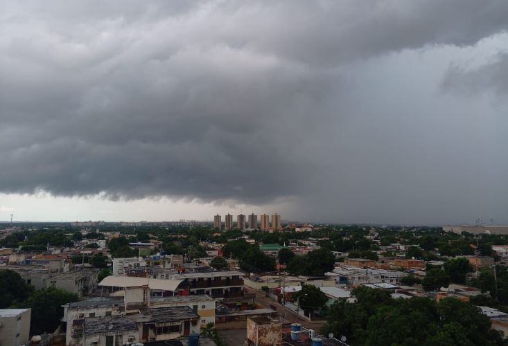 Tarde y noche se prevé precipitaciones de intensidad y descargas eléctricas en Zulia y otros estados por Onda Tropical 14 : Inameh