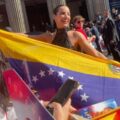 María Gabriela de Faría mostró la bandera de Venezuela en el estreno de Superman y engalana portada de la revista Hola