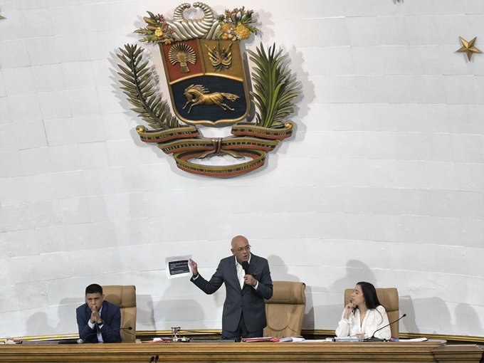 Jorge Rodríguez propone declarar “personas non gratas” a directiva del Parlamento Europeo