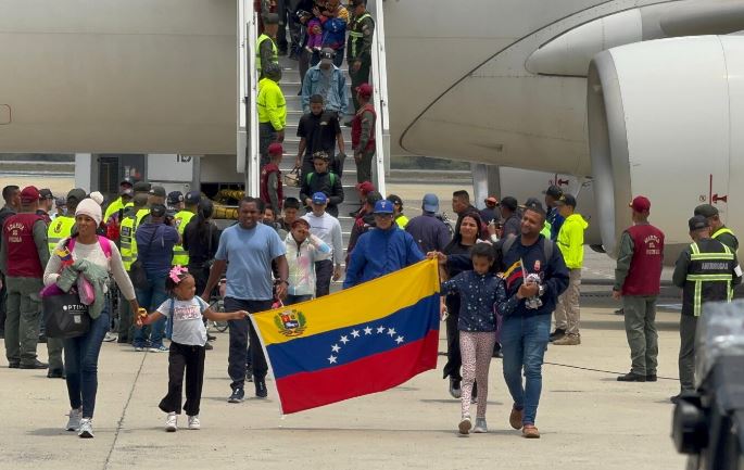 Veinte de los 252 nuevos repatriados tienen cuenta con la justicia, según ministro Cabello