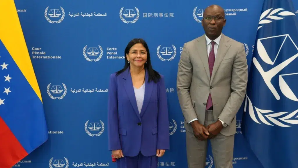 Vicepresidenta Delcy Rodríguez se reunió con el fiscal adjunto de CPI, Mame Mandiaye Niang, en La Haya