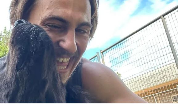 Asesinaron al actor Adam Turck mientras paseaba a su perro por la calle