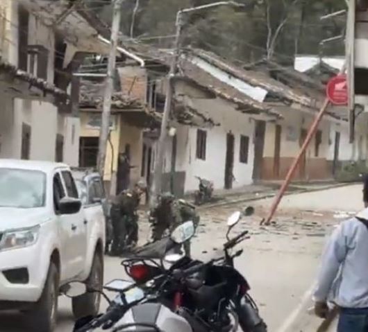 Seis heridos dejó ataque a estación de policía en Colombia