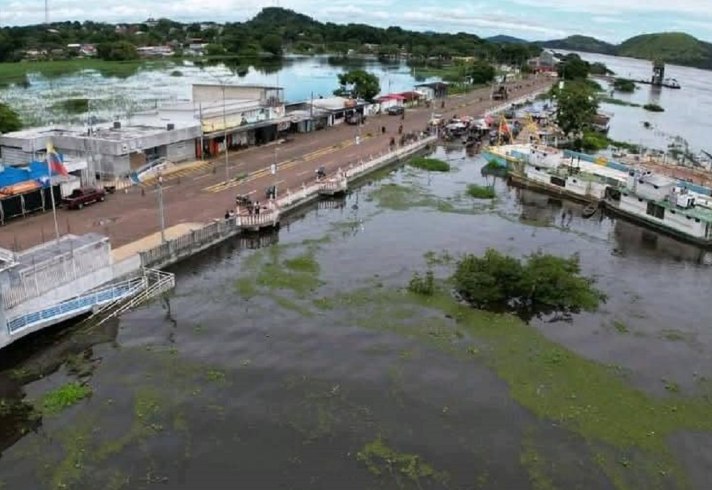 Río Orinoco bajó más de medio metro, pero continúa por encima de la cota de desborde en Amazonas