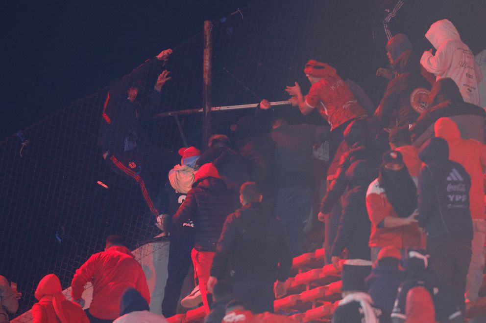 Independiente expulsa a 25 barras involucrados en ataques a hinchas de U de Chile
