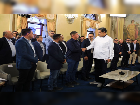 Presidente Maduro sostiene reunión con alcaldes de oposición democrática en Miraflores