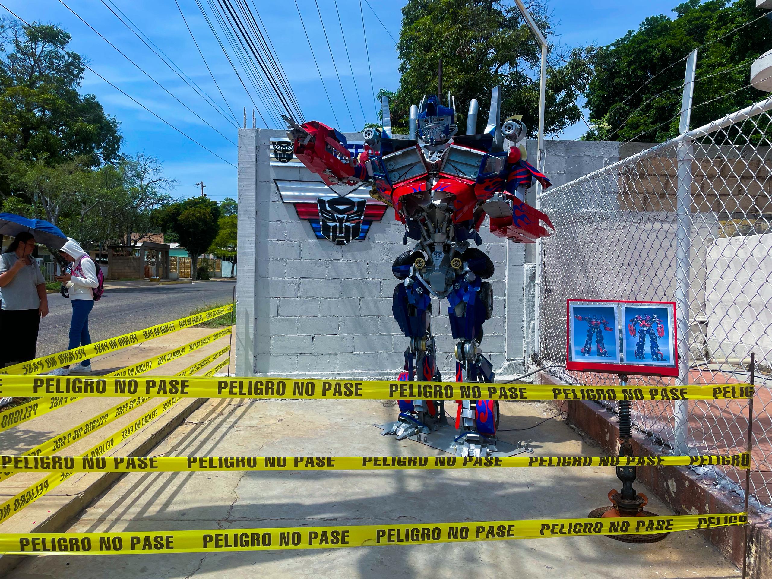 Optimus Prime aterriza en el barrio San José: la obra que convierte desechos en orgullo zuliano