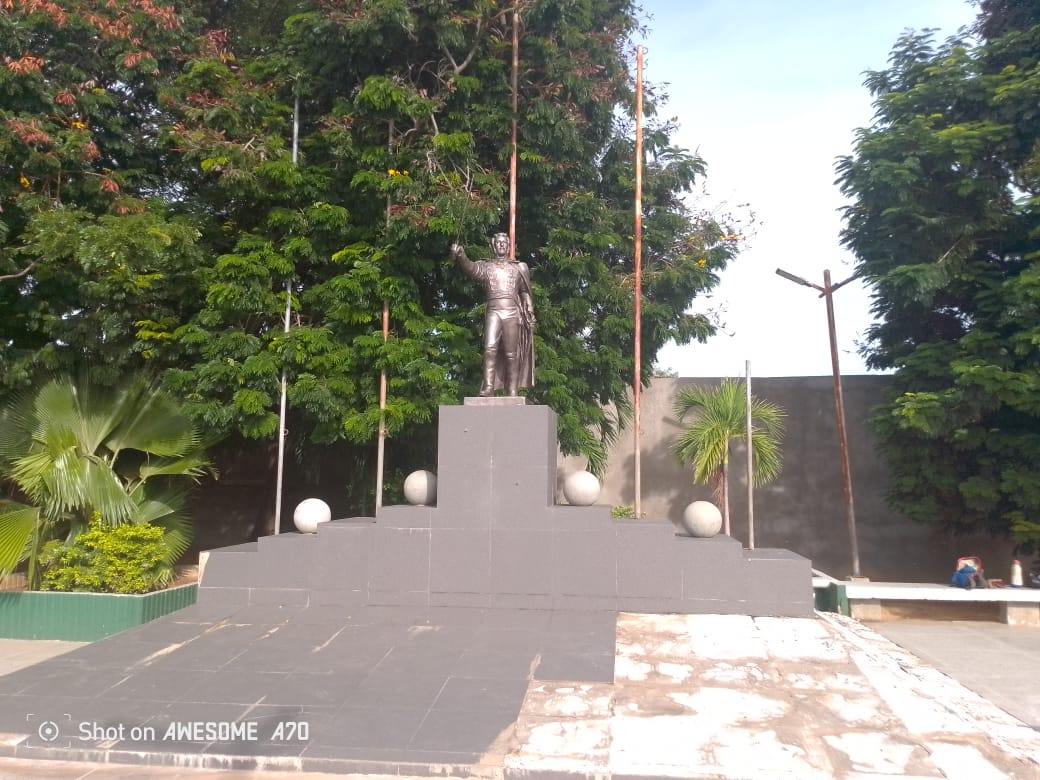 ¿Dónde está la Plaza Antonio José de Sucre?: Y los gatos del viejo retén ¿para siempre?