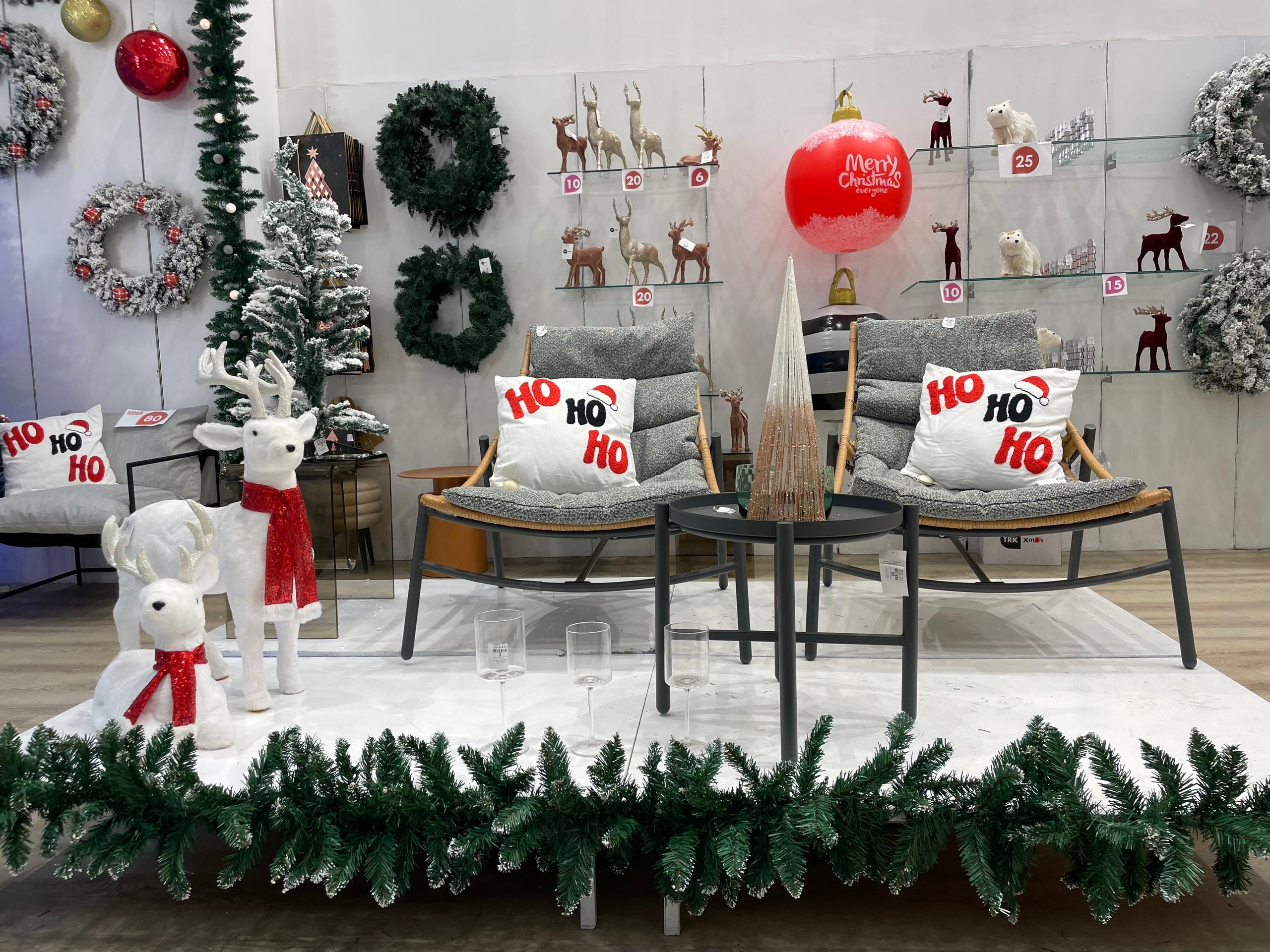 Comerciantes en Maracaibo adelantan ventas de artículos navideños con la última moda