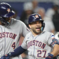 José Altuve disparó el decimonoveno vuelacerca y sigue marcando historia con los Astros