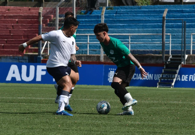 Equipo de Messi y Suárez debuta triunfando en el fútbol uruguayo