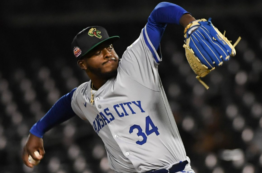 Luinder Ávila fue subido a las Grandes Ligas con los Reales de Kansas City