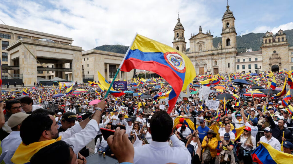 El uribismo convoca marchas el 7 de agosto en respaldo al expresidente y a «la democracia»