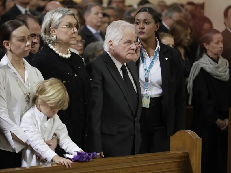 Padre del senador Miguel Uribe Turbay ocupará su lugar en disputa presidencial