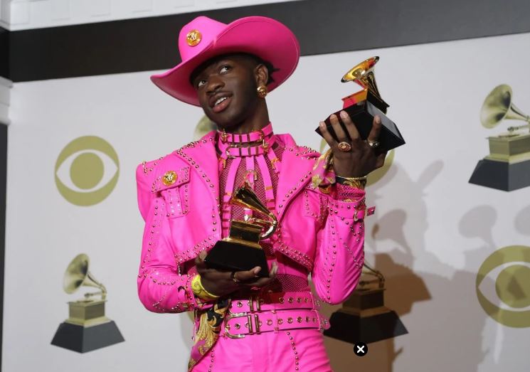 Hospitalizaron al rapero Lil Nas X por una posible sobredosis tras protagonizar un altercado en ropa interior por las calles de Los Ángeles