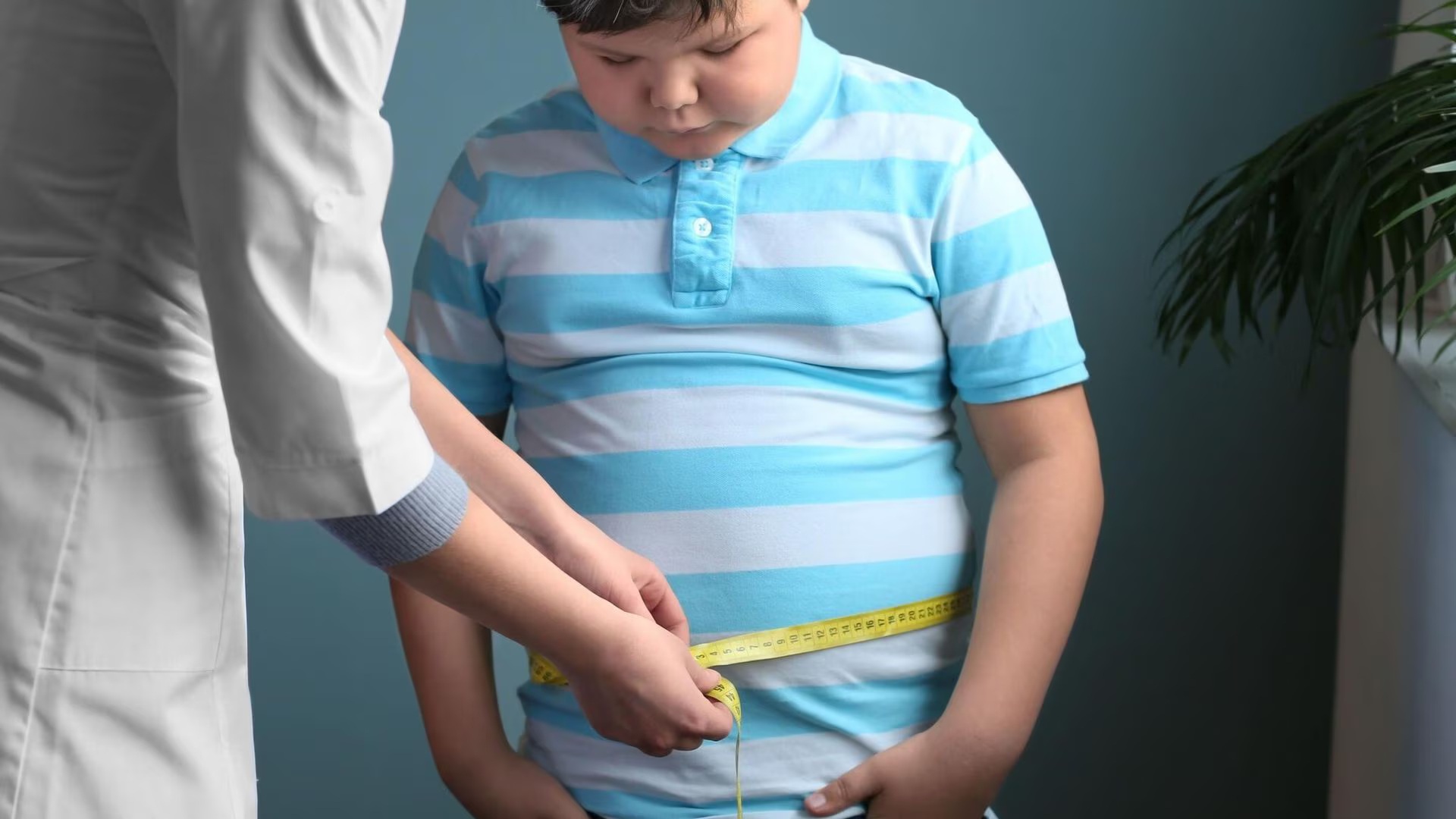 El índice mundial de niños con obesidad supera por primera vez al de desnutrición