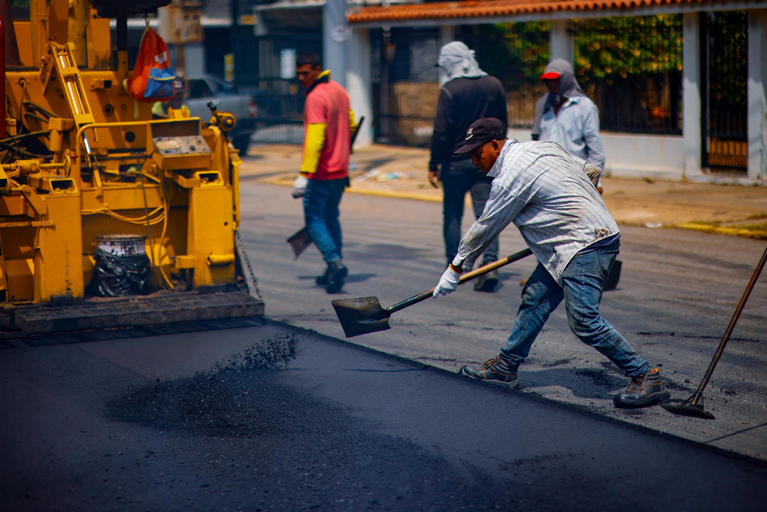 Reasfaltado en la avenida Universidad favorece habitantes de las parroquias Chiquinquirá y Juana de Ávila