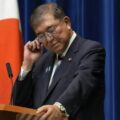 Renuncia el primer ministro de Japón, Shigueru Ishiba