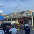 Bomberos de Maracaibo controlan incendio en local de Las Playitas: Alcalde Di Martino en el sitio