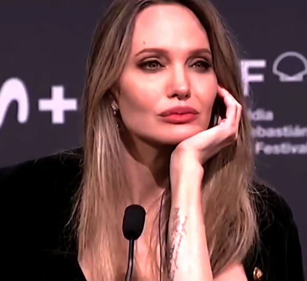 Angelina Jolie: 