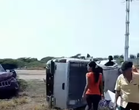 Reportan choque entre vehículos en la carretera Coro-Punto Fijo