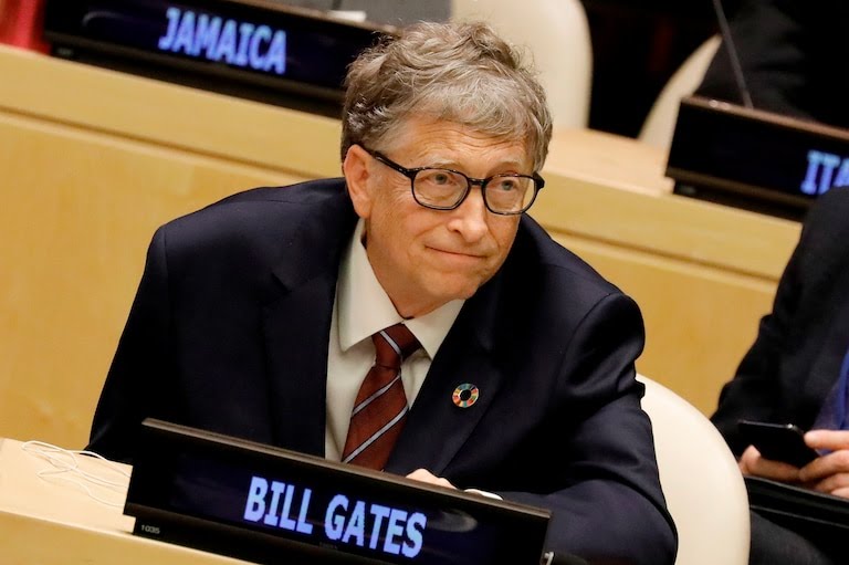 Bill Gates y otros CEO apoyan la semana laboral de tres días gracias a la IA