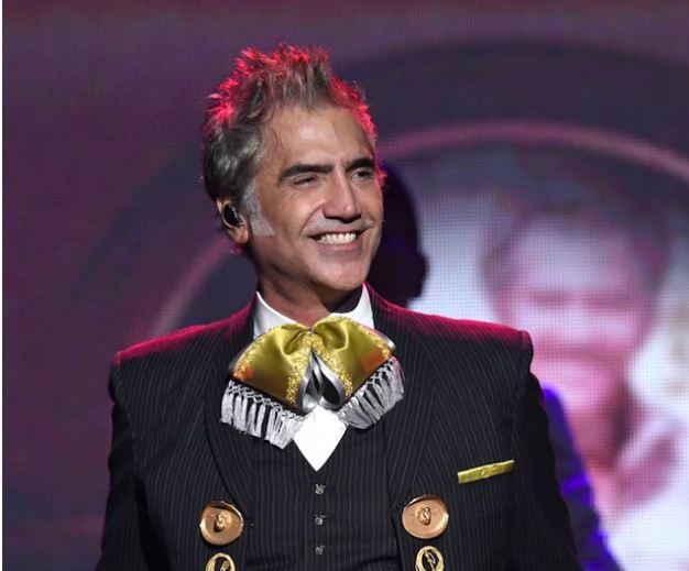 Alejandro Fernández habría adquirido la bacteria salmonelosis y esta sería la razón por la que suspendió conciertos en EEUU