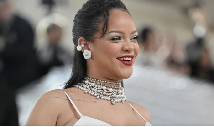 Rihanna anuncia el nacimiento de su tercer retoño: Es una niña