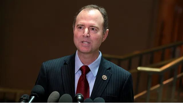 “Estos asesinatos ilegales nos están poniendo en riesgo”: Senador Adam Schiff ante nueva acción de Trump bombardeando otra lancha