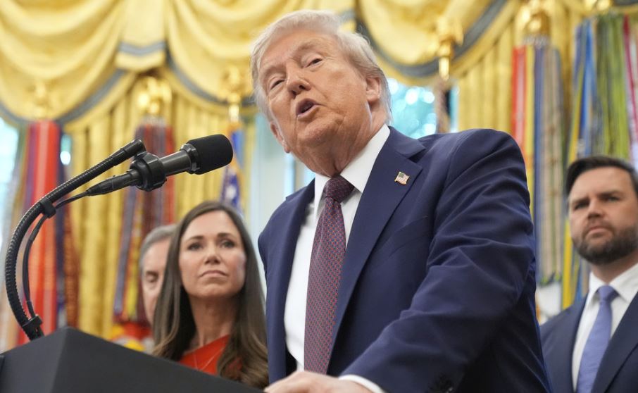 Trump pide a la Corte Suprema que revise la constitucionalidad de su orden para eliminar la ciudadanía por nacimiento