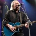 Barry Gibb cumple 79 años cultivando un legado musical que pasará a la eternidad