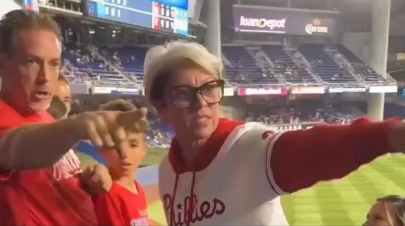 Un momento amargo se convirtió en alegría para un pequeño fanático de los Filis en Miami