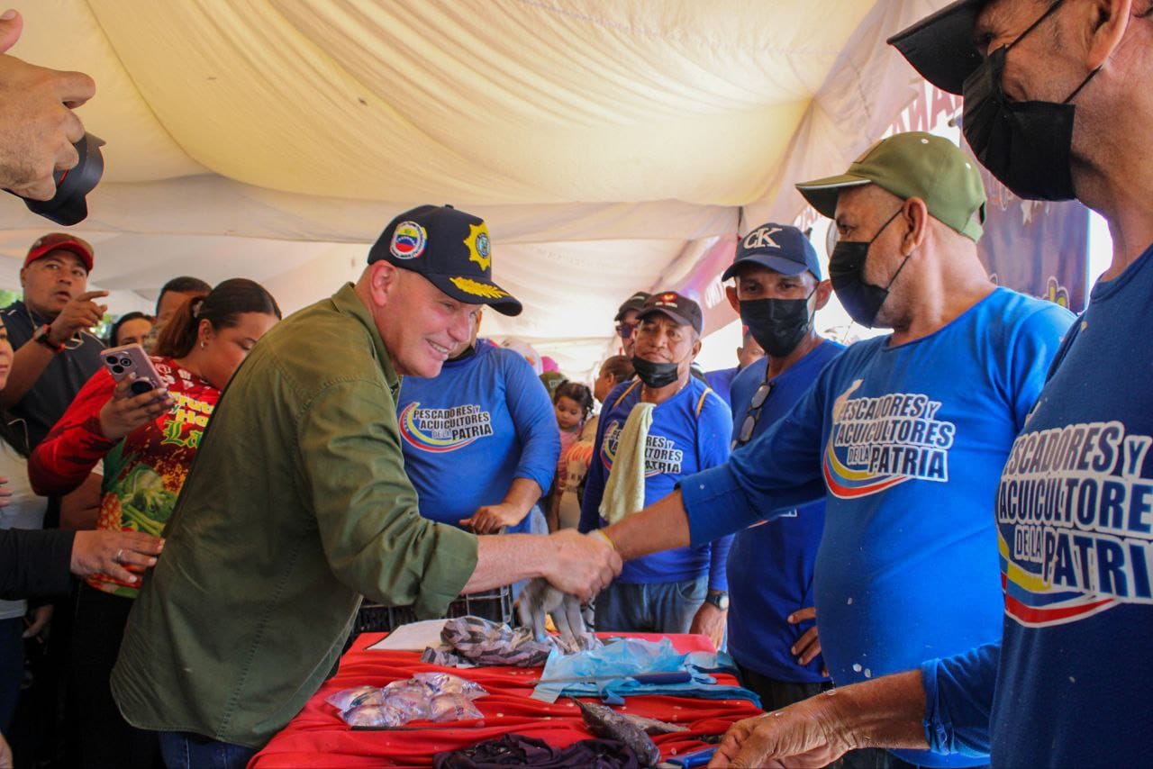 Alcaldía de Maracaibo distribuyó más de 4.5 toneladas de alimentos en jornada de Mercado Popular en Francisco Eugenio Bustamante