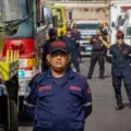 Bomberos de Maracaibo atienden daños en el Obelisco de la Plaza de la República tras el temblor